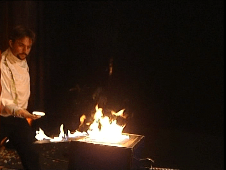 fuego en origami arcano show
