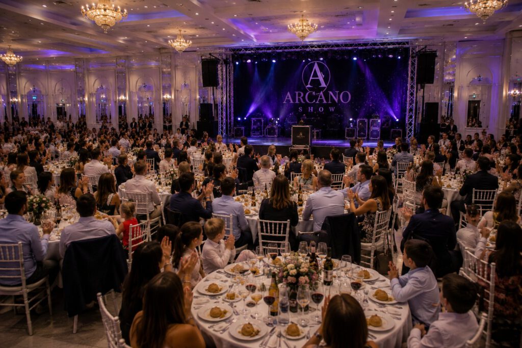 gran espectáculo de magia para comuniones con público familiar en evento Arcano Show