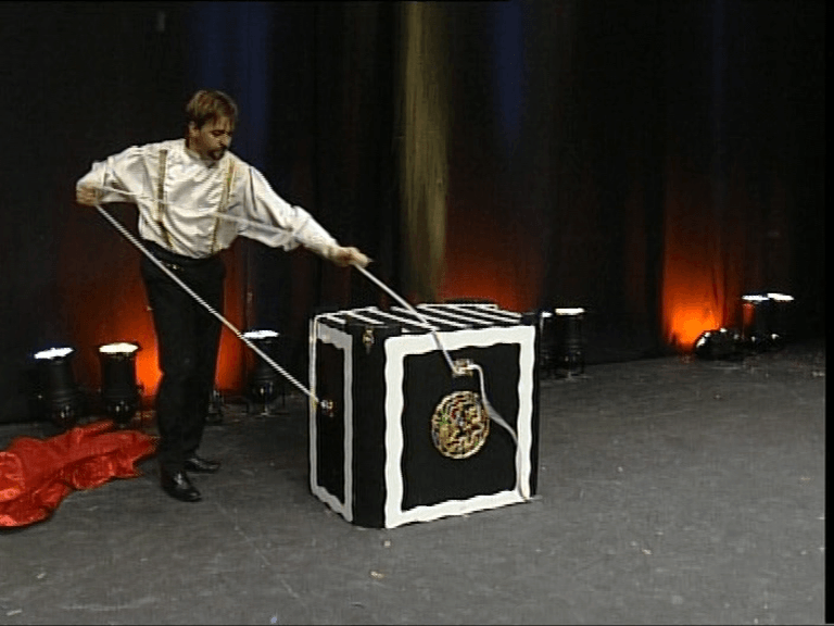 metamorfosis amarrandola arcano show