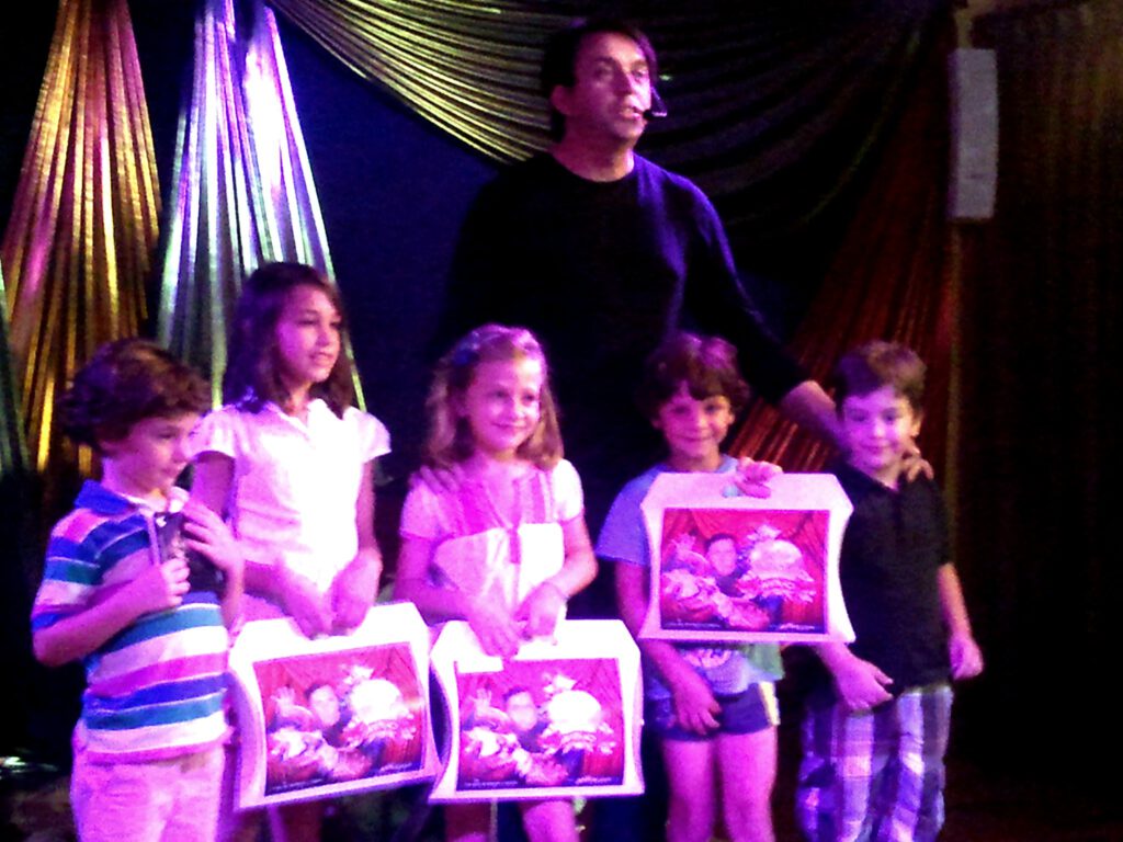 Actividades de magia para niños en hotel y resort.