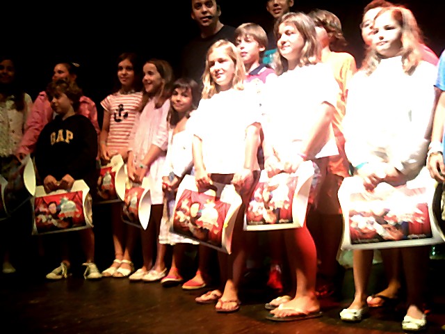 Recuerdo final de curso de magia infantil con maletines.