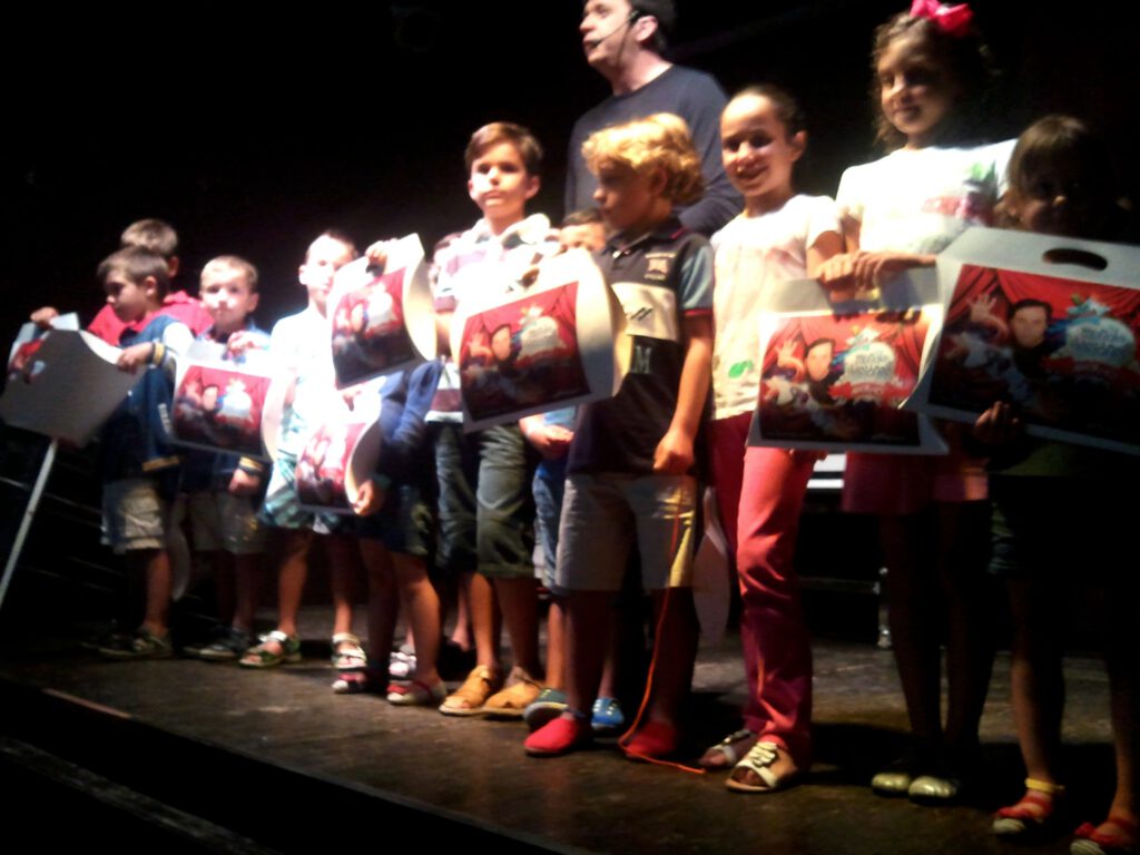 Escenario de magia infantil organizado por Arcano Show.