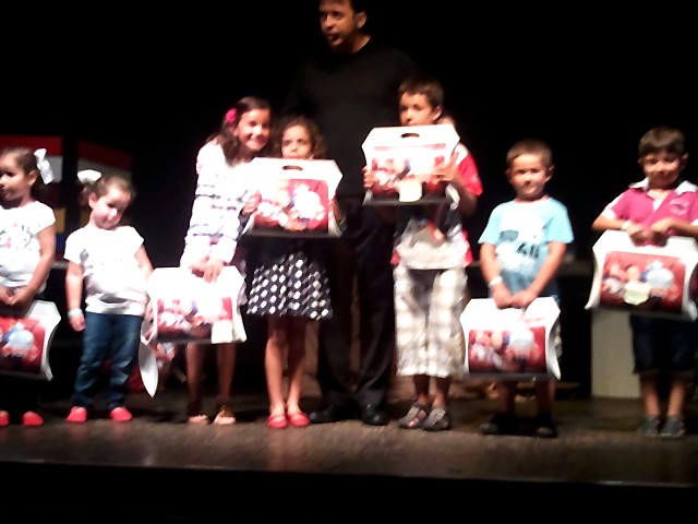 Experiencia mágica infantil con participación del público.