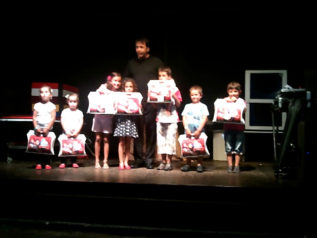 Recuerdo fotográfico del curso de magia infantil.